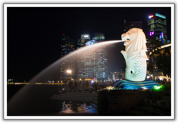 【2014‧新加坡親子遊】（１１）。Day 3。魚尾獅公園夜景。老巴剎Lau Pa Sat夜市